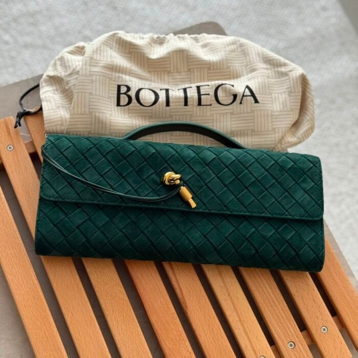 Bottega Veneta Andiamo Clutch Suede Green