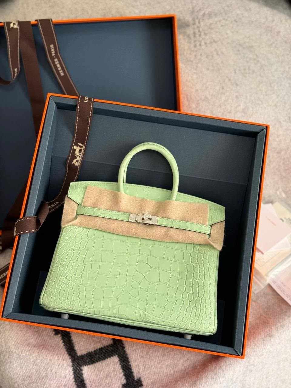 Hermes Birkin 25 Shiny Crocodile Bag